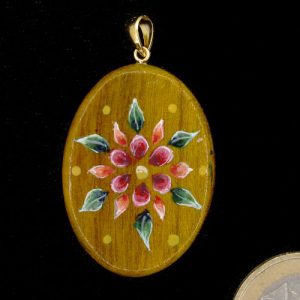 Trachtenanhänger oval, gelb mit rosa-grünem Blumenmuster - Unikat Nr. 359